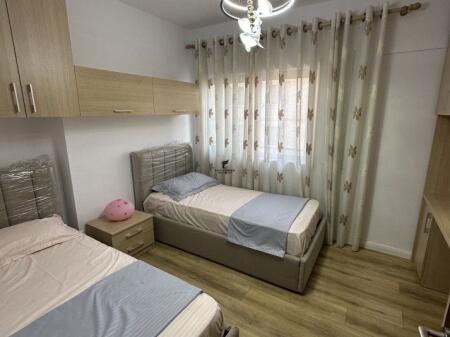SHITET APARTAMENT 2+1 KOMBINAT 145.000 EURO