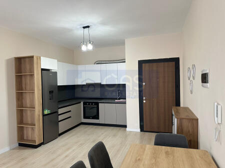 Jepet me qera Apartament 2+1 te Ish Fusha e Aviacionit 650 euro