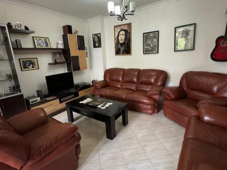 Appartamento in Affitto - Presso la Procura, Via Mine Peza 70.000 Lek al mese