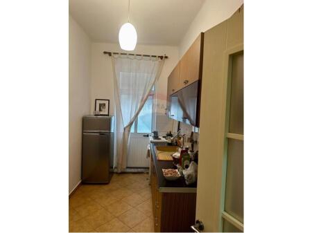 Shitet apartament 1+1 Rruga e Durresit