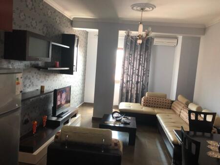 🏢Rruga e Dibres,prane Argjendari Kashara, jepet me qera apartament 2+1 i mobiluar.65,000 Leke