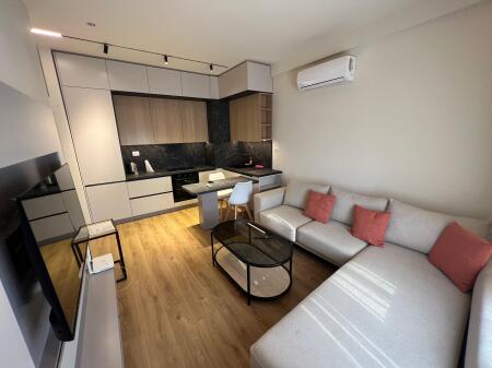 📣 SHITET SUPER Apartament 1+1 📍 Kompleksi Kaimi, Ali Dem ✨   🏢 Ndertim i Ri  🪜 Kati 7 (Me Ashensor)  📐 Siperfaqe 56 m2  🛋️ Mobiluar Me Arkitekt Ne Menyre Bashkekohore   💶 Cmimi 100.000 Euro i Pa Diskutueshem