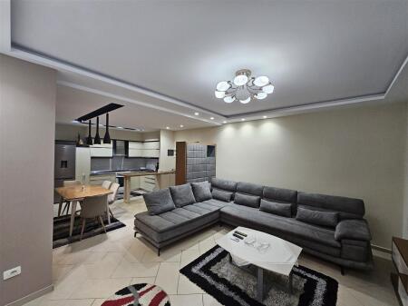 AFFITTASI 2+1+1 LAGO ASCIUTTO 750 EURO