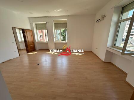 For rent 2 office spaces on Deshmoret e Kombit Boulevard near the Twin Towers (ID 42611348)