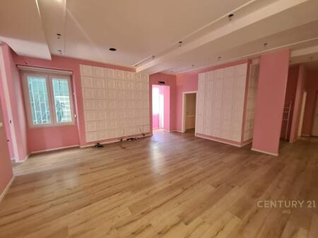 APARTAMENT 3+1+2 PRANË STADIUMIT DINAMO – IDEAL PËR BIZNES!