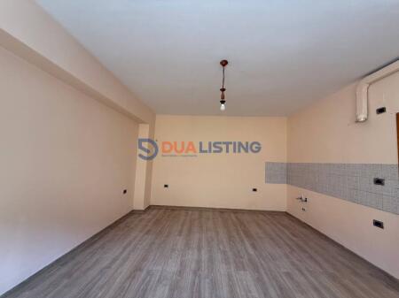 Office space in the 21 Dhjetorit area!