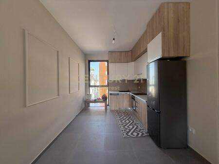 Jepet me qira apartament 3+1+2 në Rrugën e Kavajës, Tiranë