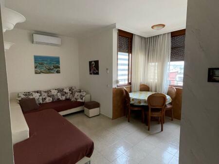 🏢Ne zonen e Ali Demit,prane Njesise Bashkiake Nr.2 jepet me qera apartament 2+1,i mobiluar 65,000Leke