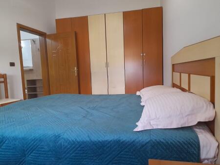 Apartament 1 +1 per qera be bllok