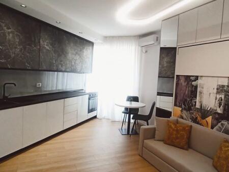 🏢 Shitet Studio 35 m² e mobiluar – Komuna e Parisit 📍