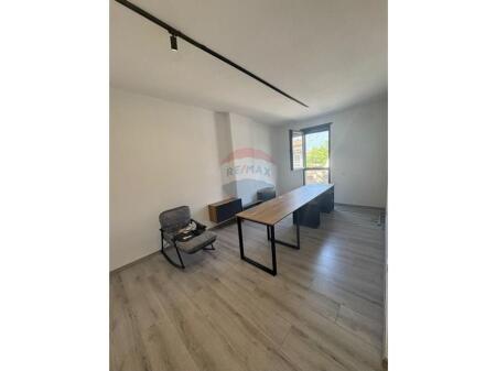 *1+1 Space for Rent - New Maternity*