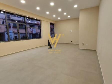 LOCALE COMMERCIALE DI 55 M2 IN AFFITTO A MYSLYM SHYRI 50.000 LEKE
