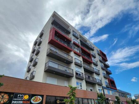 Shitet Apartament 2+1+verande Kamez