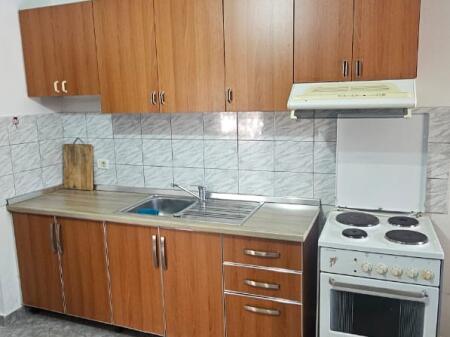 Apartament me qera 1+1