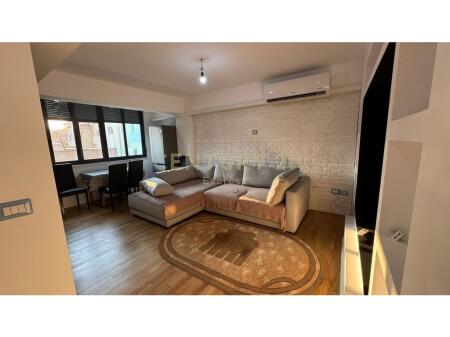 MUZEU I DESHMOREVE, JAPIM ME QIRA APARTAMENT 2+1