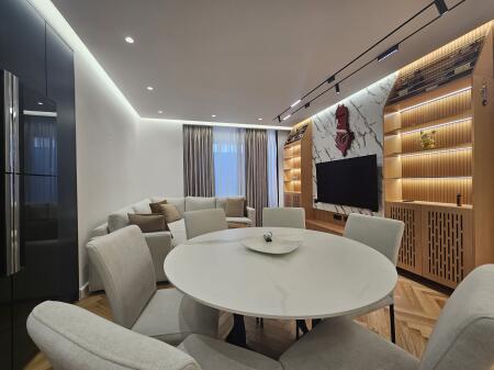Apartament me qira, Astir