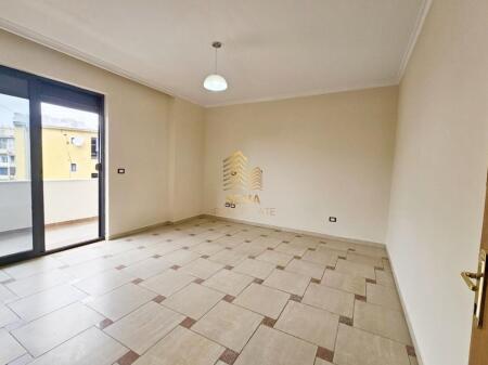 Affitto, Locale commerciale 3+1+2blk, Centro – dietro Eyes of Tirana, 1000 Euro/mese