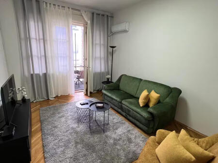 Appartamento In Affitto 1+1 Vicino All'ex Esposizione (ID B2101238) Tirana