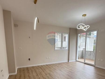 SHITET, APARTAMENT 2+1, FRESKU, TIRANË