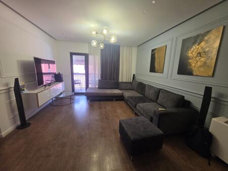 Tek Kompleksi Green City,Rruga Nexho Konomi jepet me qera apartament,2+1+2+post parkimi,i mobiluar. 75,000Leke