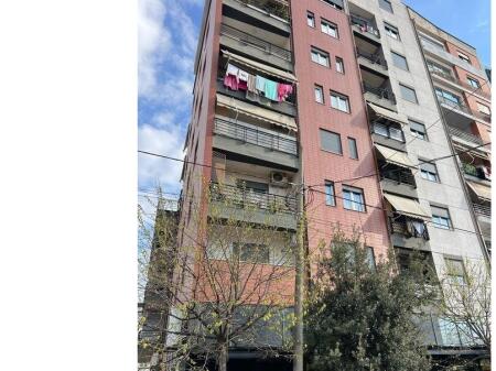 Apartament 1+1 me qira pranë Gjimnazit “Partizani” – 525 €/muaj