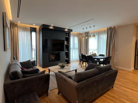 🏢 Attico Moderno 2+1+2 in Affitto – Vista Lago Via Kosovareve