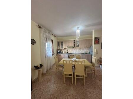 Apartment 2+1+2+garage For Rent at the Fruit and Vegetable Market, Durrës - 450€ | 138 m²