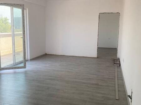 Shitet Apartament 1+1 me Verande, Rruga Dritan Hoxha