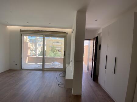 2+1,me verande,mobiluar per here te pare,liqeni i thate,700 euro
