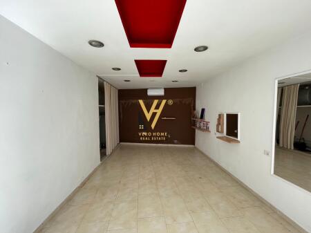 LOCALE COMMERCIALE 30 M2 IN AFFITTO PRESSO EX ATSH 300 EURO