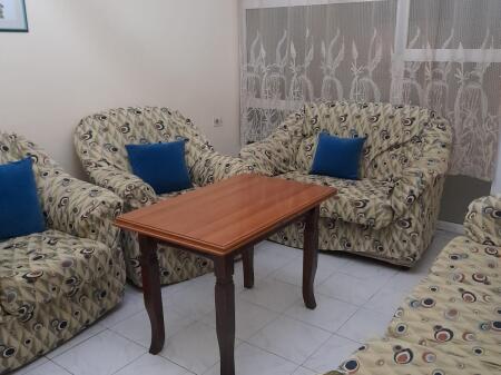 Jepet apartament 1+1+post parkimi me qera ne Qender , blv zogu parw