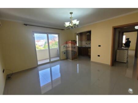 Apartament 2+1 me qira pas Maternitetit !