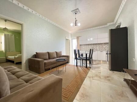 ✨ Qera Apartament 2+1 📍 Ish Parku i Autobuzave, Rr. Ndre Mjeda 🏢 Pallat ekzistues, Kati 5 🛋️ Totalisht i arreduar & i investuar 📆 I disponueshëm nga data 20 shtator– gati për banim në fund të muajit Çmimi 50,000 Leke ( i padiskutueshem)