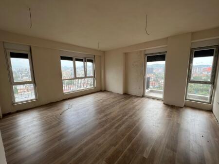 📣 QERA Apartament 3+1 Me 2 Tualete Dhe Verande 📍 Ish Fusha e Aviacionit ✨   🏢 Ndertim i Ri (Me Ashensor)  🪜 Kati 8 (Jo i Fundit)  📐 Siperfaqe 140 m2  🛋️ BOSH   💶 Cmimi 600 Euro