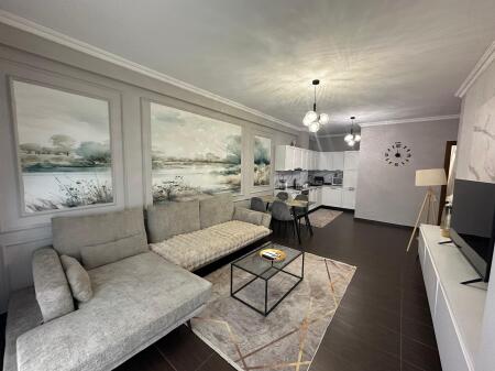 ✨Affitto Appartamento 2+1 +2 📍vicino al Ringu zogu i zi  7° piano palazzo con ascensore  ▪️Completamente arredato in condizioni moderne 💶Prezzo 1000 Euro