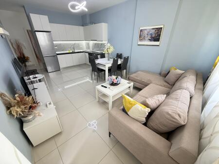 📣 QERA Apartament 2+1 Me 2 Tualete 📍 Kompleksi ASL 🛣️ Rruga "Kongresi i Manastirit" ✨   🏢 Ndertim i Ri  🪜 Kati 5 (Me Ashensor)  🛋️ Mobiluar Me Kushte Bashkekohore  🔹 2 Tualete, 2 Ballkone, Depo   💶 Cmimi 600 Euro Pak i Diskutueshem