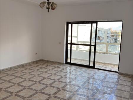 VENDESI APPARTAMENTO 3+1+2 COMUNE DI PARIGI 265.000 EURO