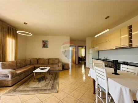 APARTAMENT 2+1 ME QIRA TEK ZOGU I ZI