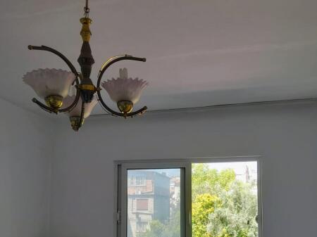 (Senza agenzia - 0 commissioni) Tirana, appartamento in affitto 2+1+Angolo cottura+bagno con finestra, 4º piano, 45.000 Lek (Ali Demi)