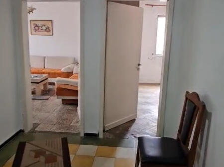 Shitet urgjente apartament 1+1 prane Pazarit te ri