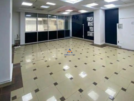 AFFITTASI UFFICIO 100M2 "TIRANA INTERNATIONAL HOTEL, CENTRO" 850 EURO NETTI.