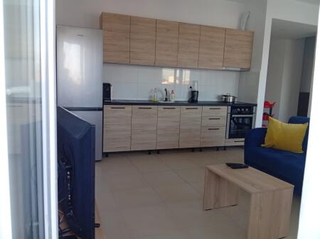 Apartment me qera 2+1+verande Kombinat