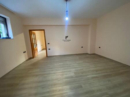 UFFICIO IN AFFITTO 65M2 VIA KAVAJES 400 EURO