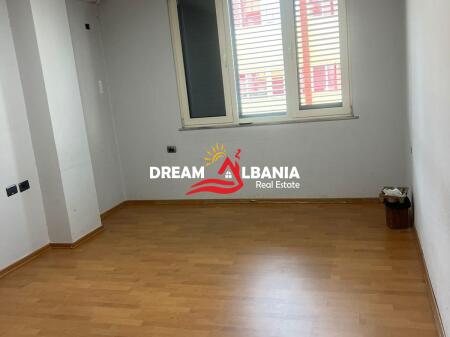 Empty space 3+1 for rent in the Center near Zogu i Pare Boulevard (ID 4231263)