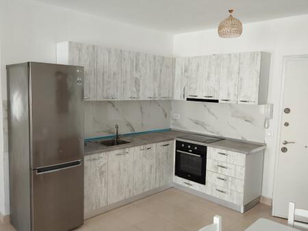 Rr “5-Maj”, jepet me qira apartament 2+1! 450 Euro