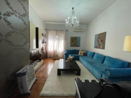 Jeper me qera   Apartament 2+1+2   Ne qender , kryqezimi Rr Barrikadave / Rr Dibres