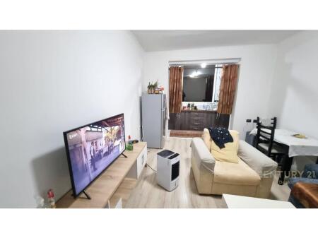 Jepet apartament 1+1 ne rrugen 'Frang Bardhi,Selite