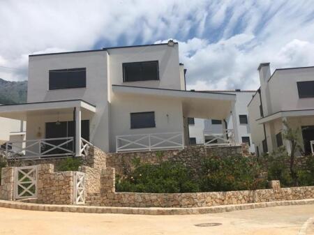 🏡Shitet Vilë 2-katëshe te Kompleksi White Rocks, Drymades, Dhërmi!