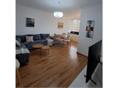 Apartament 2+1 +2 poste parkimi tek Pazari i Ri !