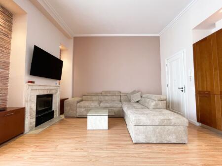 Tek Liqeni i Thate, Jepet Me Qira Apartament 2+1+2 Me Mobilim Modern! 900€/muaj Qira
